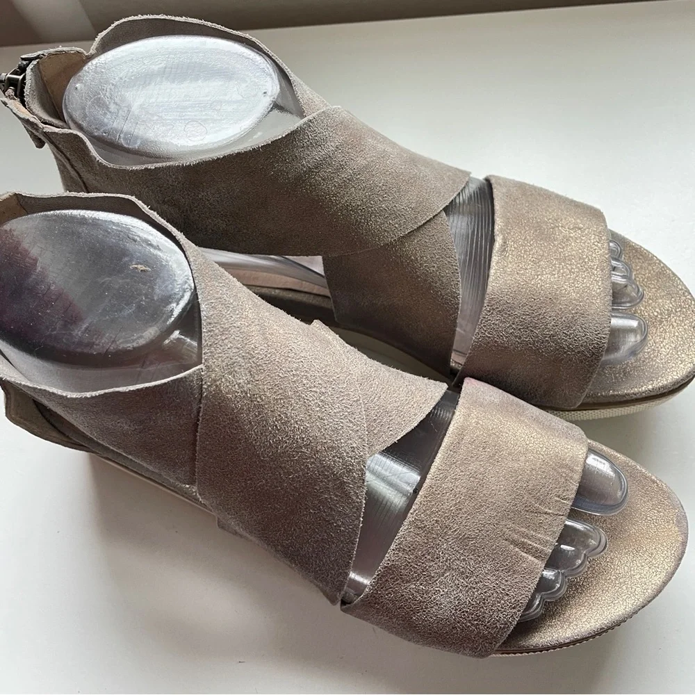 Eileen Fisher Metallic Sport Suede Criss Cross Banded Wedge Platform Sandals 7 - Picture 4 of 13